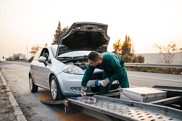 7 Car Problems That Require You to Call Roadside Assistance Instead of Trying to Drive Home? | Tom's Auto Center